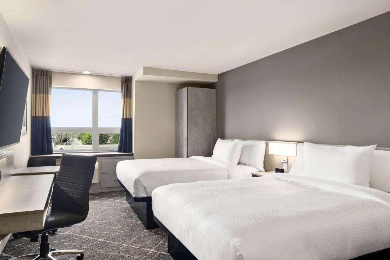 Microtel Inn & Suites Dorval Qc Exterior foto