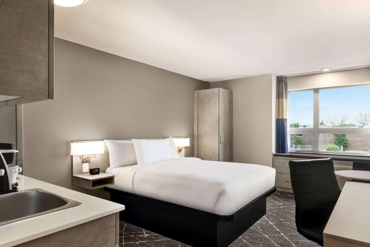 Microtel Inn & Suites Dorval Qc Exterior foto