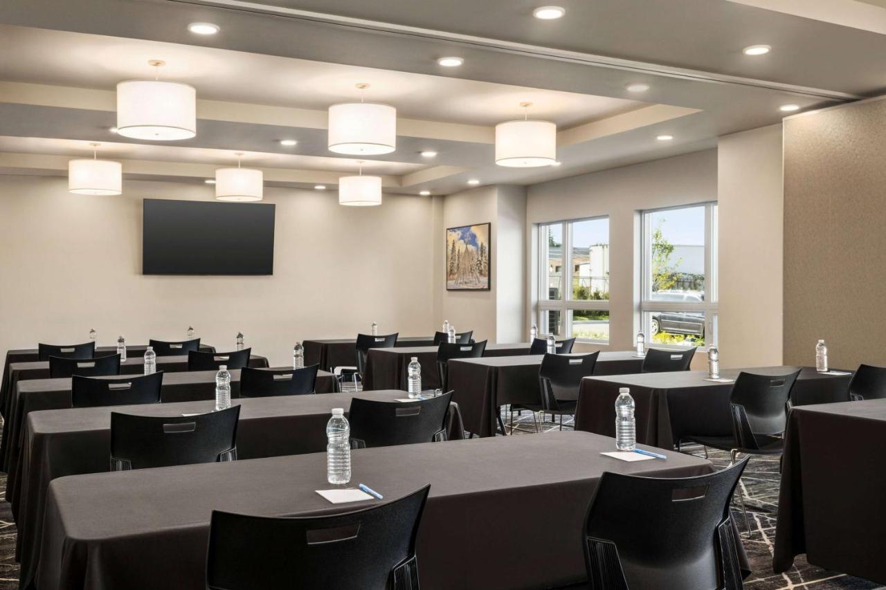 Microtel Inn & Suites Dorval Qc Exterior foto